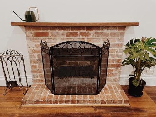 Getaway for 7 with King Bed and Open Fireplace Getaway for 7 with King Bed and Open Fireplace