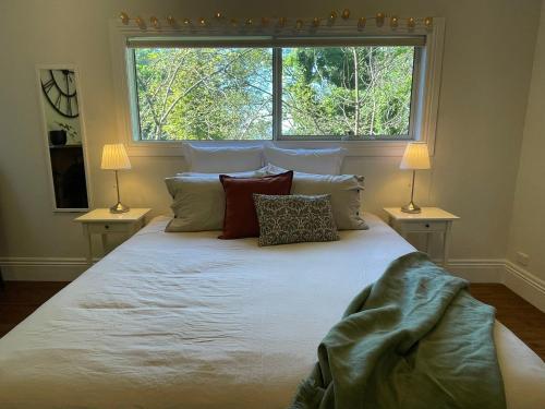 Getaway for 7 with King Bed and Open Fireplace Getaway for 7 with King Bed and Open Fireplace