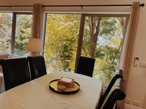 Getaway for 7 with King Bed and Open Fireplace Getaway for 7 with King Bed and Open Fireplace