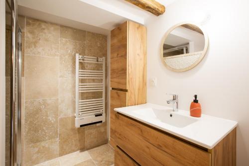 Bathroom, La Palmeraie de Distre - Avec jardin in Distre