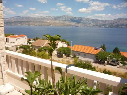 Apartment Juri - sea view - image 9