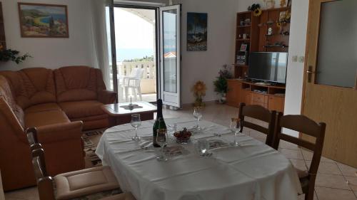 Apartment Juri - sea view - image 2