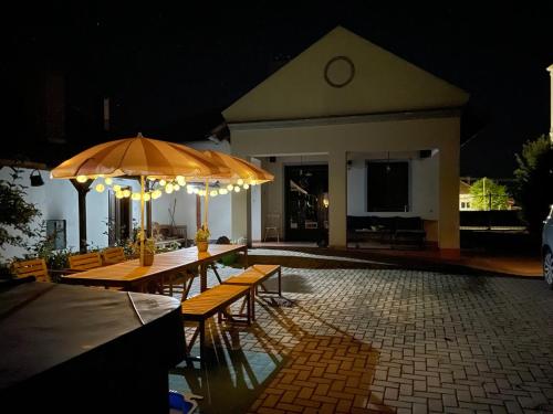 ทัศนียภาพภายนอกโรงแรม, Pottos Porta in เมโซเปเติร์ด