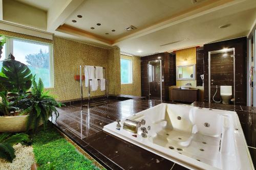 Surrounding environment, i NEED精品汽車旅館-新竹旗艦店 near Xinyue Beach