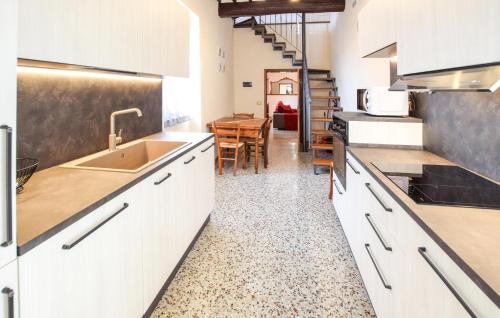 مطبخ, 4 Bedroom Amazing Home In Cortona in Fratticciola