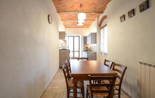 مطبخ, 4 Bedroom Amazing Home In Cortona in Fratticciola