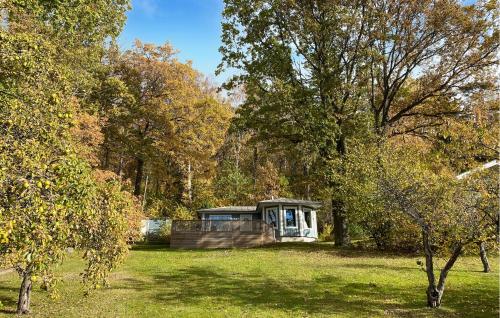 . 2 Bedroom Cozy Home In Huskvarna