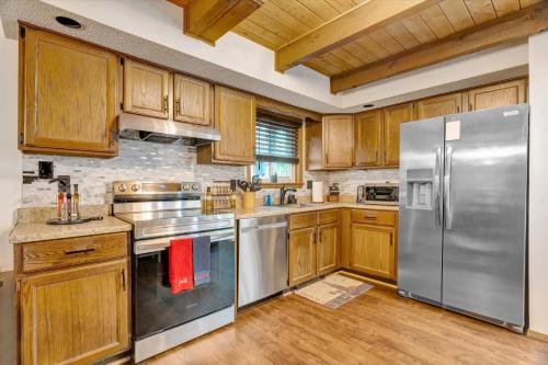 Grill and Games Family Home in East Stroudsburg! in East Stroudsburg, USA