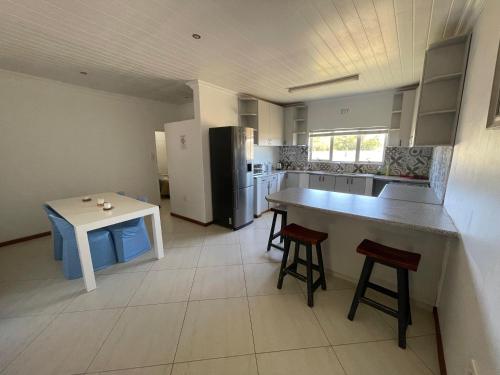 2 bedrooms, 3 beds