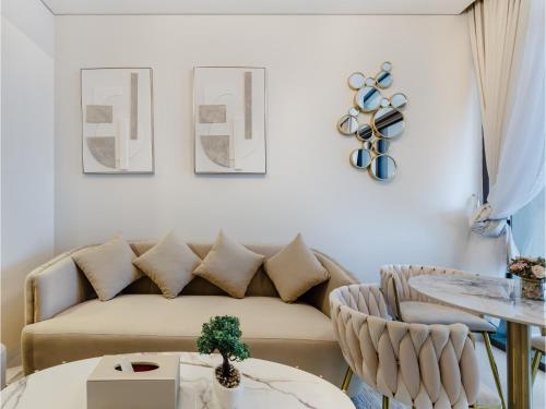 ALiving Elegant 2BR plus Maid's Room I Aykon City, Business Bay- 4016, Dubai (foto 8)