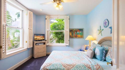 Two-Bedroom Deluxe Apartment with Ocean View image 9