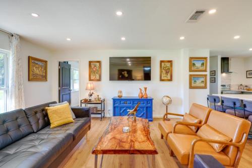 Chic Johnson City Home with Yard and Fire Pit! in Johnson City, USA