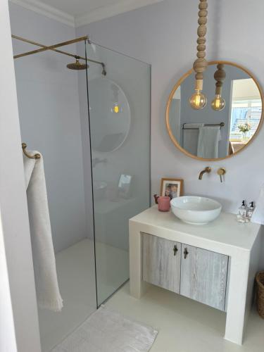 105 on Beach, Flamingo Room, Stompneusbaai (foto 8)