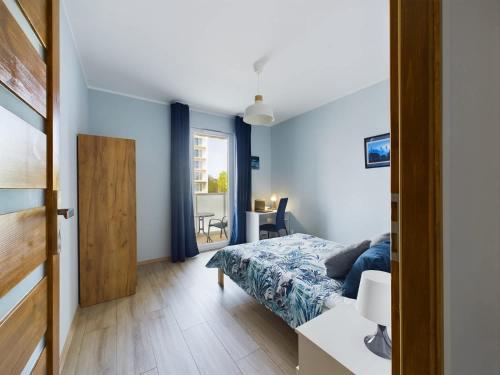 Modern & Bright Apartment Bramińskiego with Parking and Balcony by Noclegi Renters (Modern & Bright Apartment Braminskiego with Parking and Balcony by Noclegi Renters) in Ujescisko