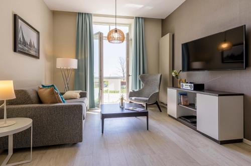 Apartment with Lake View