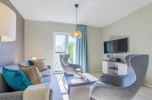Achterndieck - Modernes 5-Sterne Erdgeschoss-Apartment mit Balkon in Wustrow, Deutschland