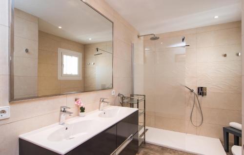 4 Bedroom Beautiful Home In Pollença