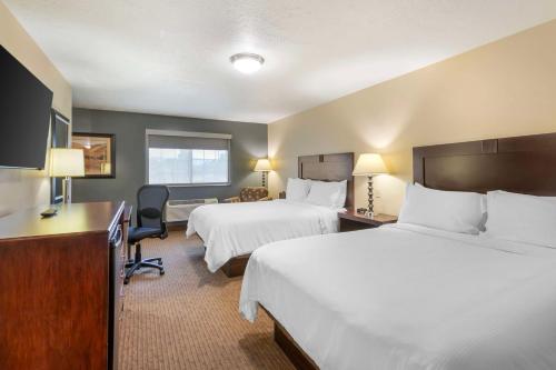 Queen Room with Two Queen Beds - Non-Smoking