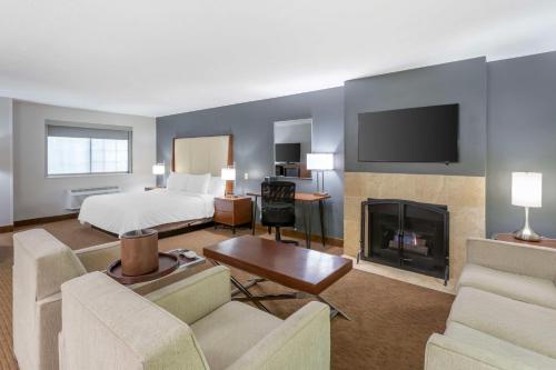 King Suite with Sofa Bed - Non-Smoking