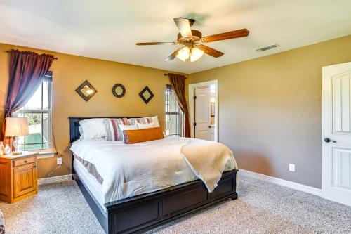 4 Mi to Dtwn Home with Pool in Stephenville! in Stephenville, USA