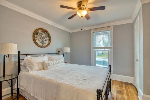 Modern City Center Getaway 4 Min Fr State Street in Bristol, USA