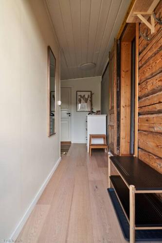 Koselig hytte pa gardstun i Oslo in Sogn