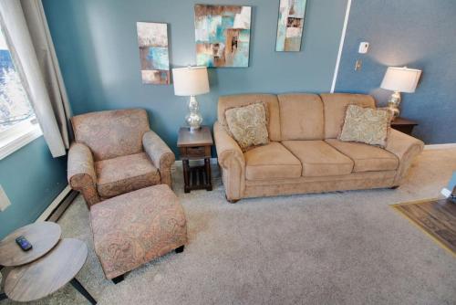 ML176 1st Floor Mountain View Wi-Fi Parking Next to Village and Slopes