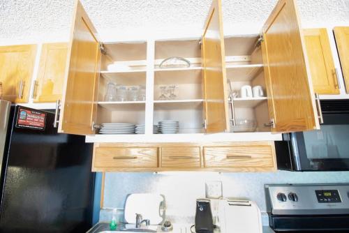 Kitchen, ML176 1st Floor Mountain View Wi-Fi Parking Next to Village and Slopes in Snowshoe (WV)