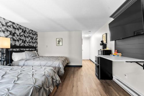 Luxury Double Bed Near Beaches Modern Updates in Marshfield, USA