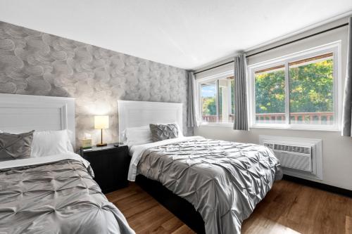 Luxury Double Bed Near Beaches Modern Updates in Marshfield, USA
