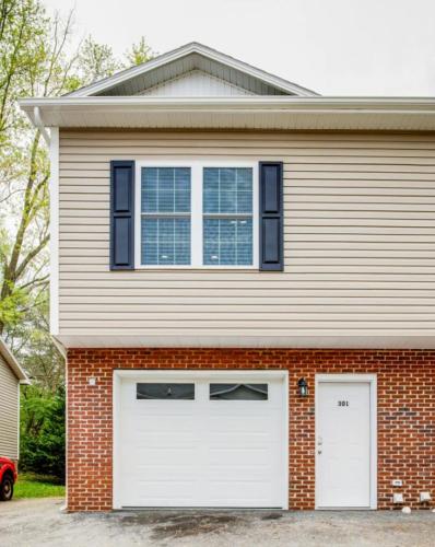 Stylish 2br Townhome With Garage & Modern Flair in Johnson City, USA