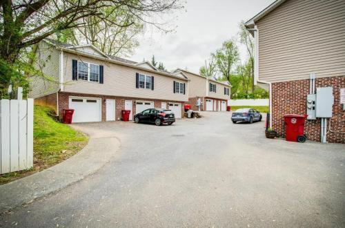 Stylish 2br Townhome With Garage & Modern Flair in Johnson City, USA