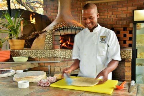 Restaurant, Thebe River Safaris in Chobe