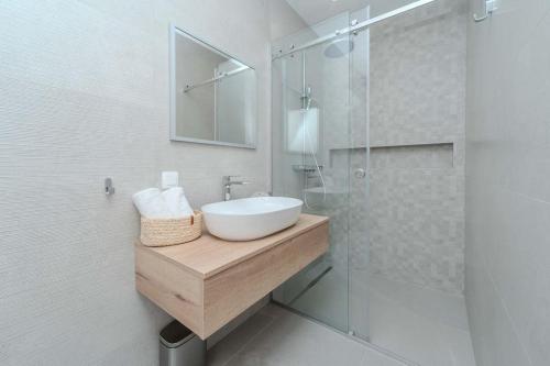 Villa with Private Pool image 7