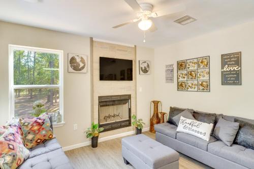 Hemphill Vacation Rental with Pool, Walk to Lake! in Hemphill, USA