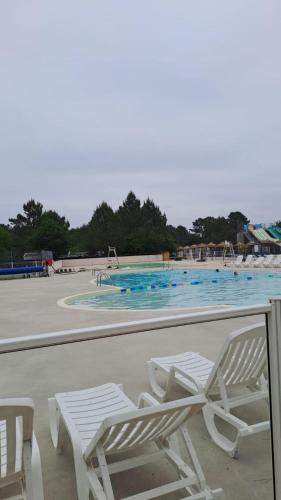 Aquapark, MH 538 TOUT EQUIPE et TOUT CONFORT 2ch 1sdb dans camping 4 étoiles (MH 538 TOUT EQUIPE et TOUT CONFORT 2ch 1sdb dans camping 4 etoiles) in St Julien En Born