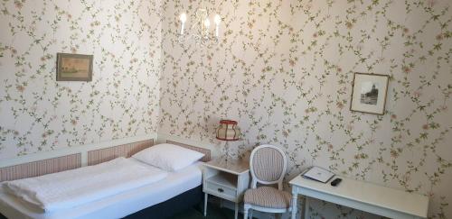 Twin Room image 1