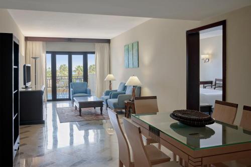 Deluxe Suite image 4