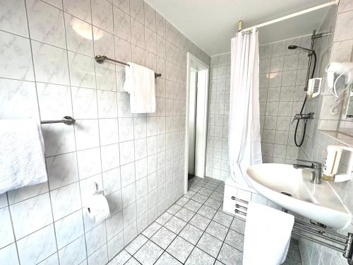 Studio (4 Adults) image 9