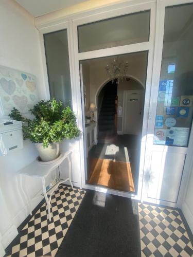 Pebbles Guest House - image 7