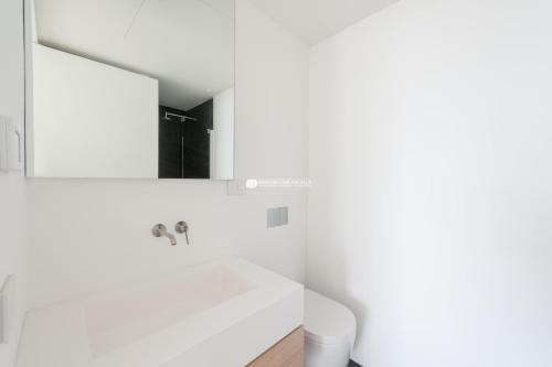 One-Bedroom Apartment image 10