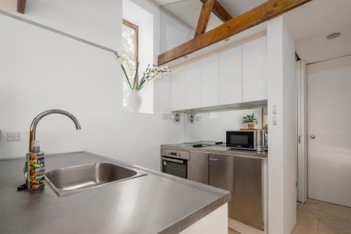 Dapur, Spacious Studio-Village location nr Bath in Norton St Philip