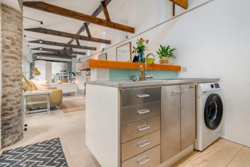 Dapur, Spacious Studio-Village location nr Bath in Norton St Philip