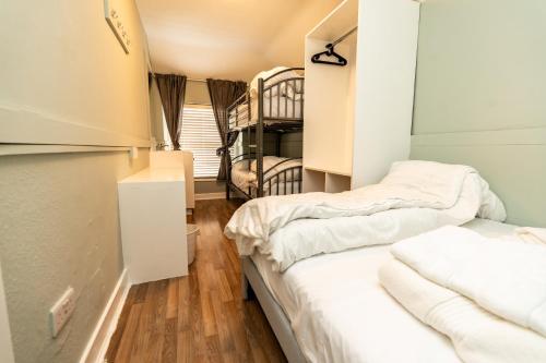 Talbot Street Guest House Room Type - Family Room with Shared Bathroom