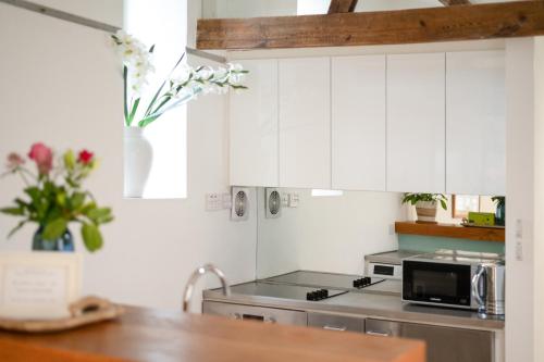 Dapur, Spacious Studio-Village location nr Bath in Norton St Philip