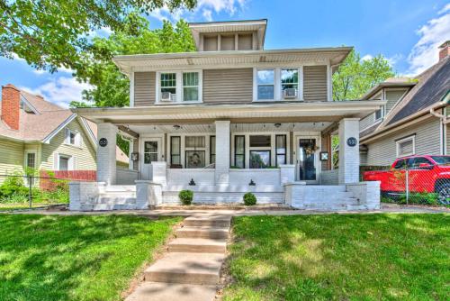 6 Bedroom Duplex Sleeps 14 Close to Lucas Downtown in Indianapolis, USA