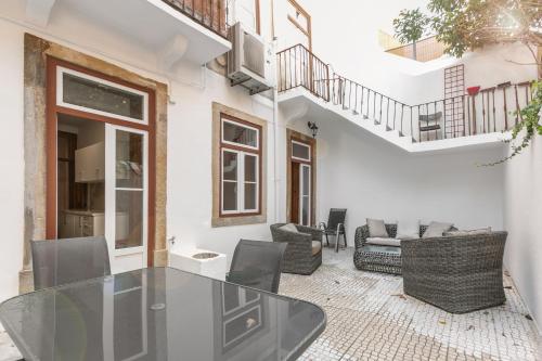 Lisbon Rentals Real - image 13