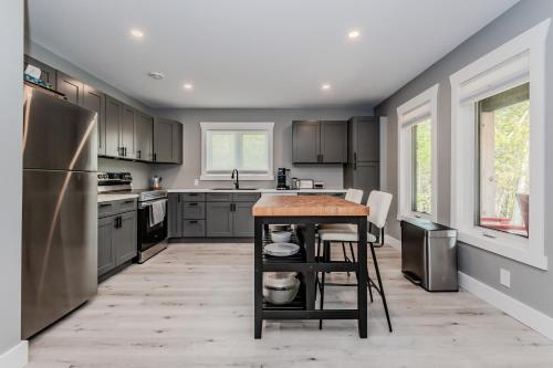 Cozy Retreat w Hot Tub Bruce Peninsula in Stokes Bay (ON)