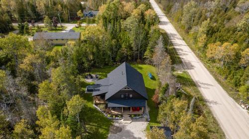 Cozy Retreat w Hot Tub Bruce Peninsula in Stokes Bay (ON)