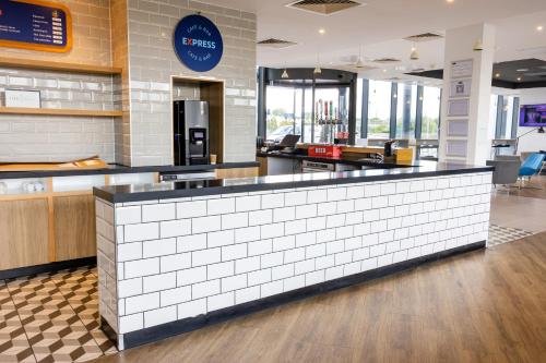 Holiday Inn Express - Manchester - TRAFFORDCITY an IHG Hotel - image 2
